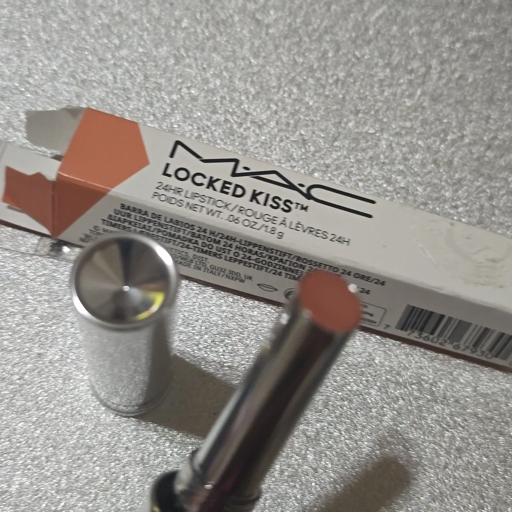 ❇️🧚‍♀️TEASER MAC Cosmetics Locked Kiss Lipstick NWT